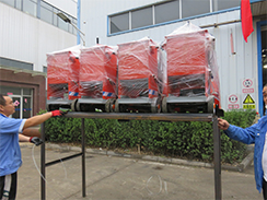 星空电竞机械4台路面切割机包装发往新疆